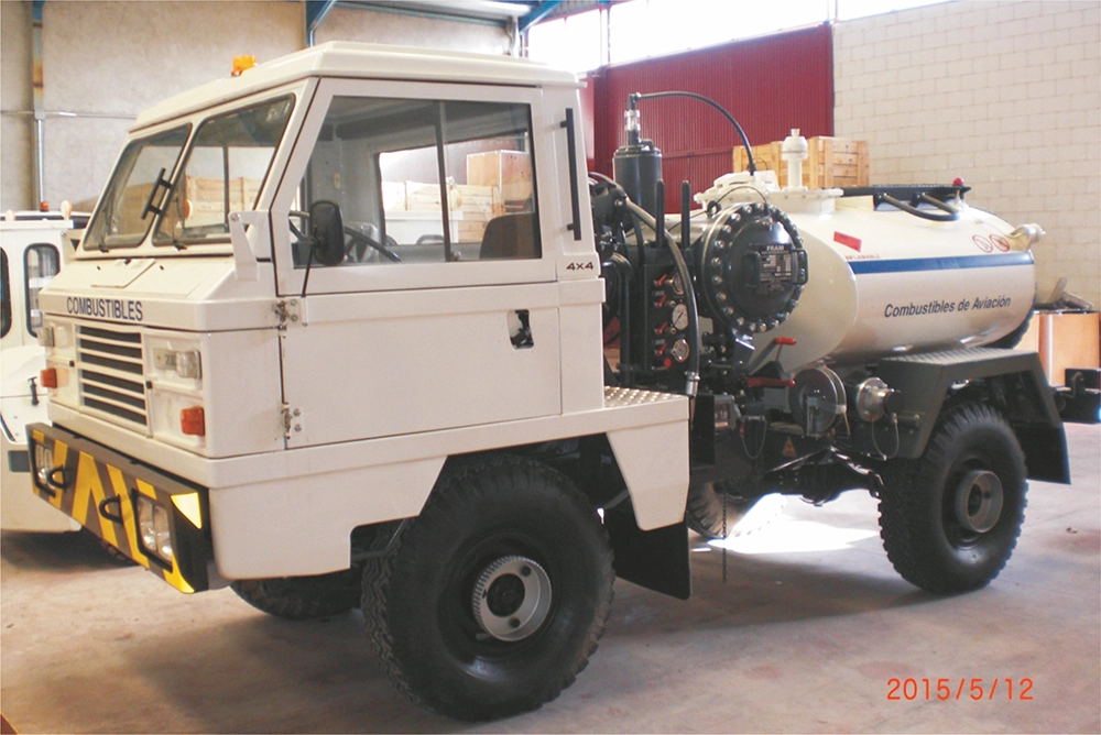 Cisterna de combustible industrial en operación